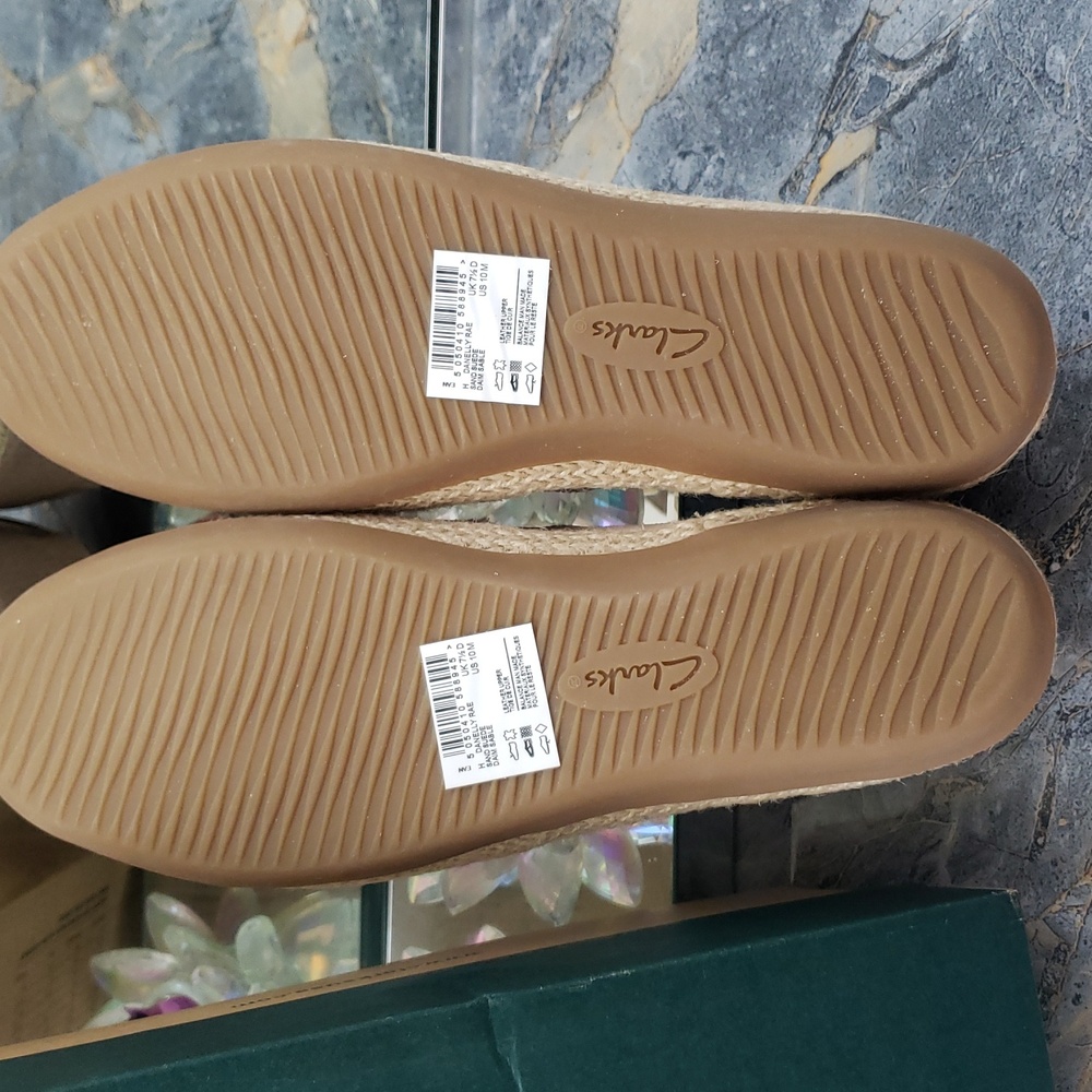 Clarks Tan Loafers - Picture 3 of 7